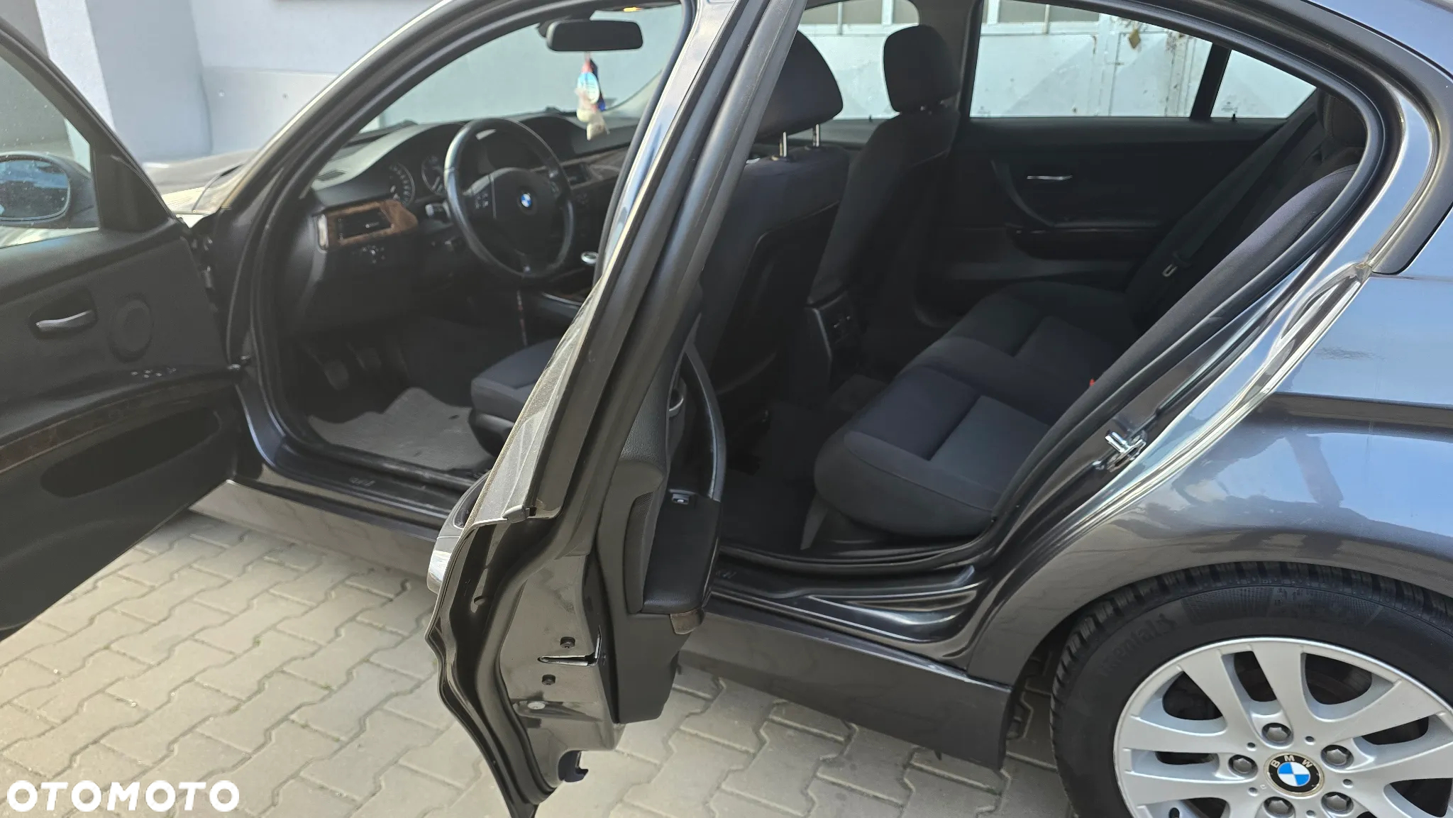 BMW Seria 3 318i - 5