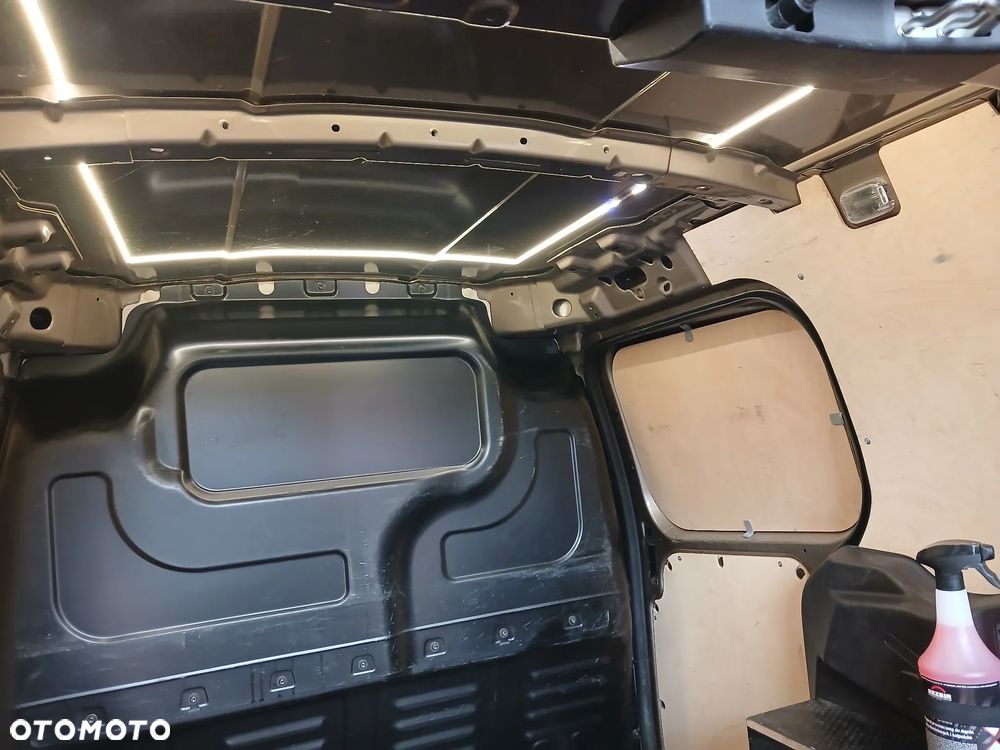 Ford transit courier - 10
