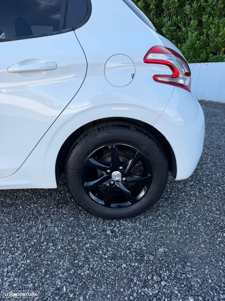 Peugeot 208 1.2 PureTech Active - 12