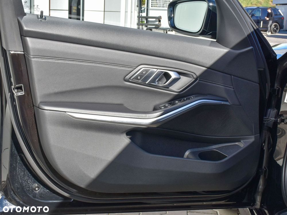 BMW Seria 3 318d Sport Line - 19