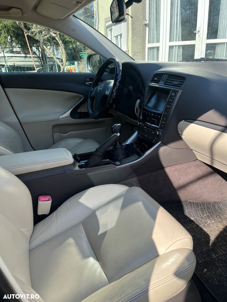 Lexus Seria IS 200d Luxury - 9