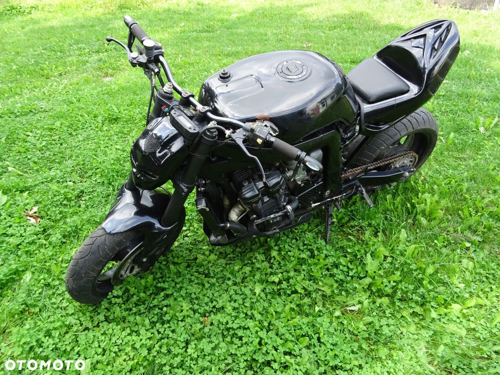 Suzuki GSX-R - 25