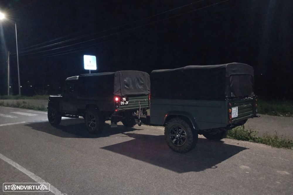 Land Rover Defender 110 SE - 17