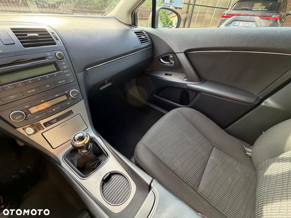 Toyota Avensis - 13