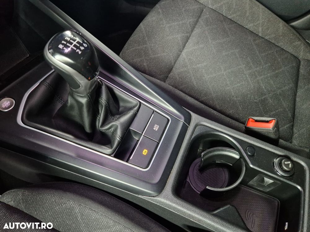 Volkswagen Golf - 25