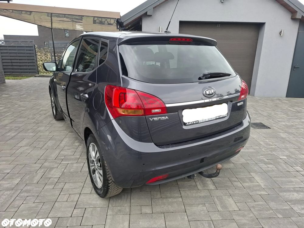 Kia Venga 1.4 CVVT UEFA EURO 2016 - 9