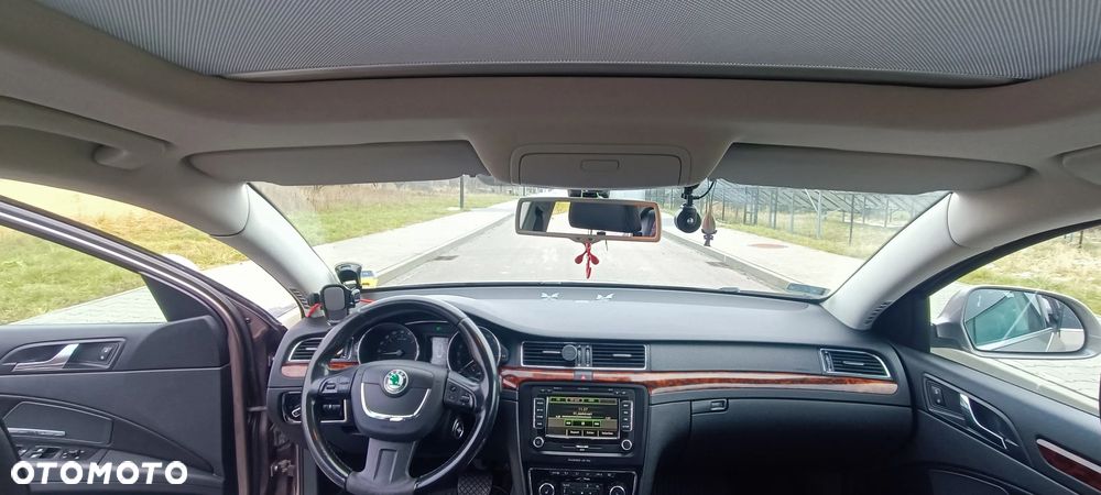 Skoda Superb 2.0 TDI Elegance DSG - 22