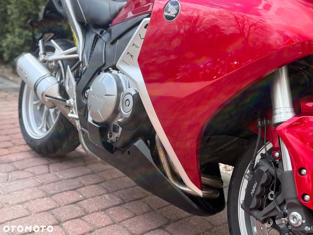 Honda VFR - 12