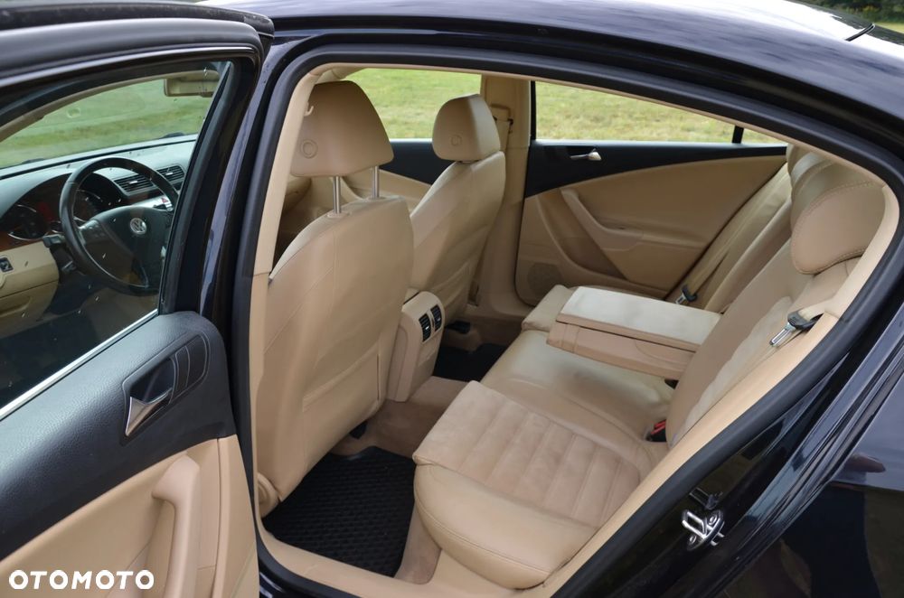 Volkswagen Passat 2.0 TDI DPF Highline - 17