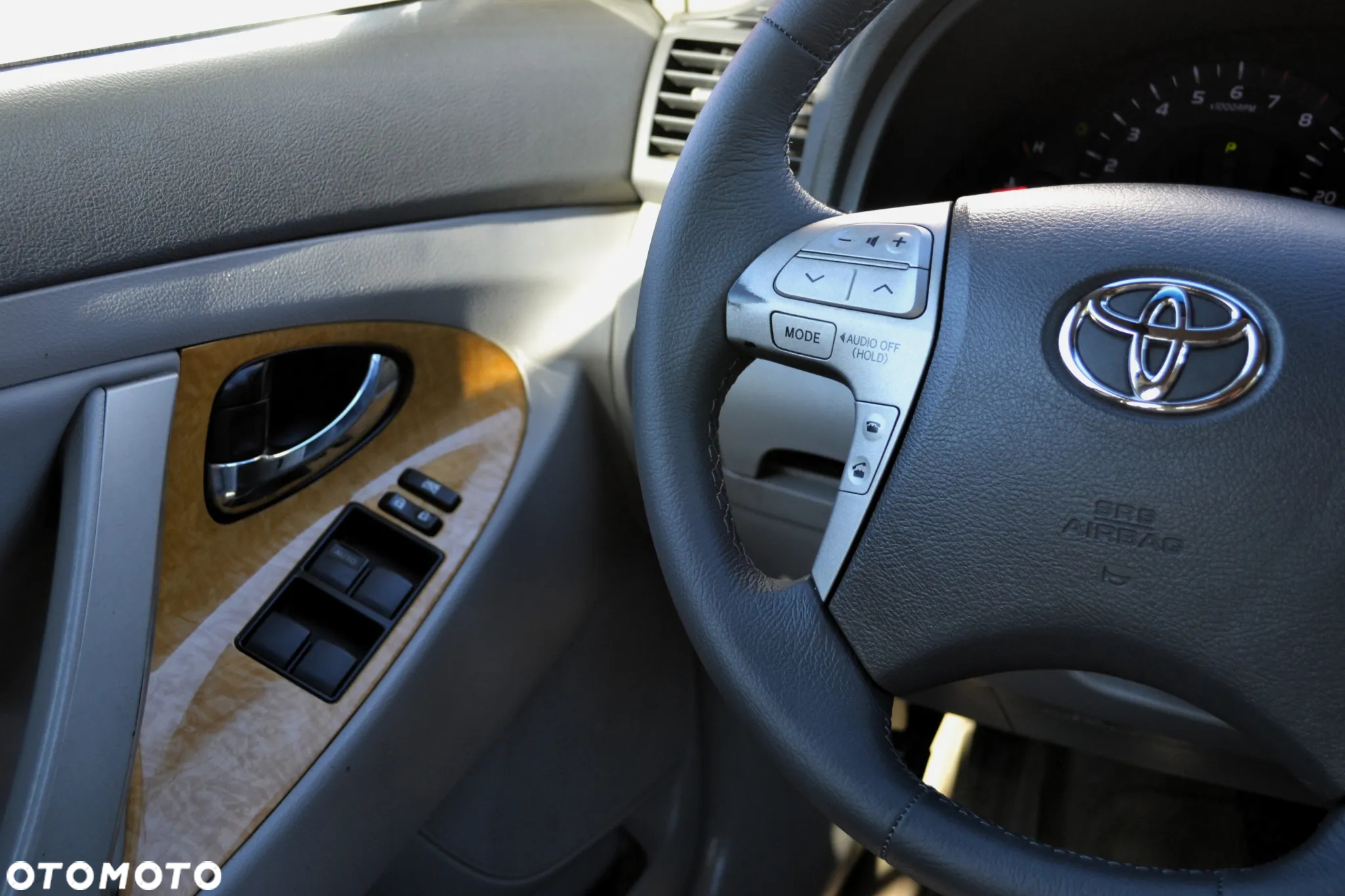 Toyota Camry 3.5 V6 SE - 21