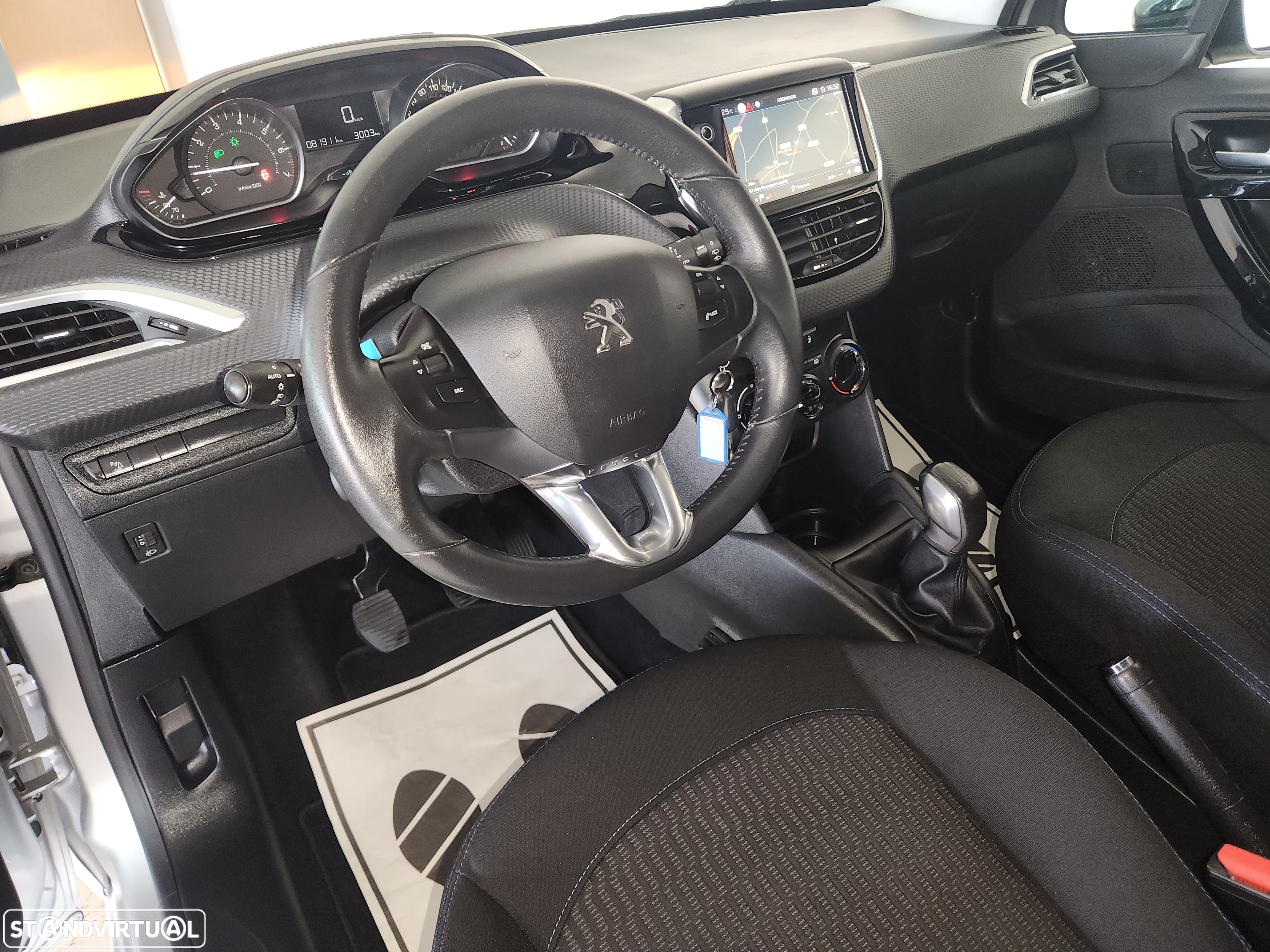 Peugeot 208 1.2 PureTech Style - 26