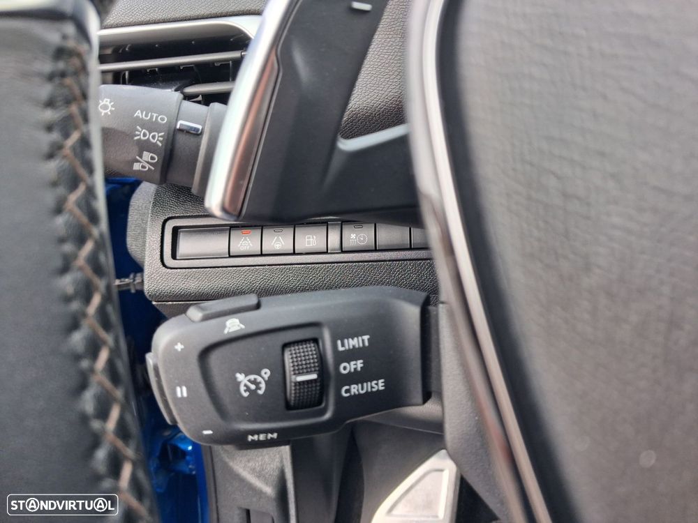 Peugeot 3008 1.6 Hybrid GT Pack e-EAT8 - 27