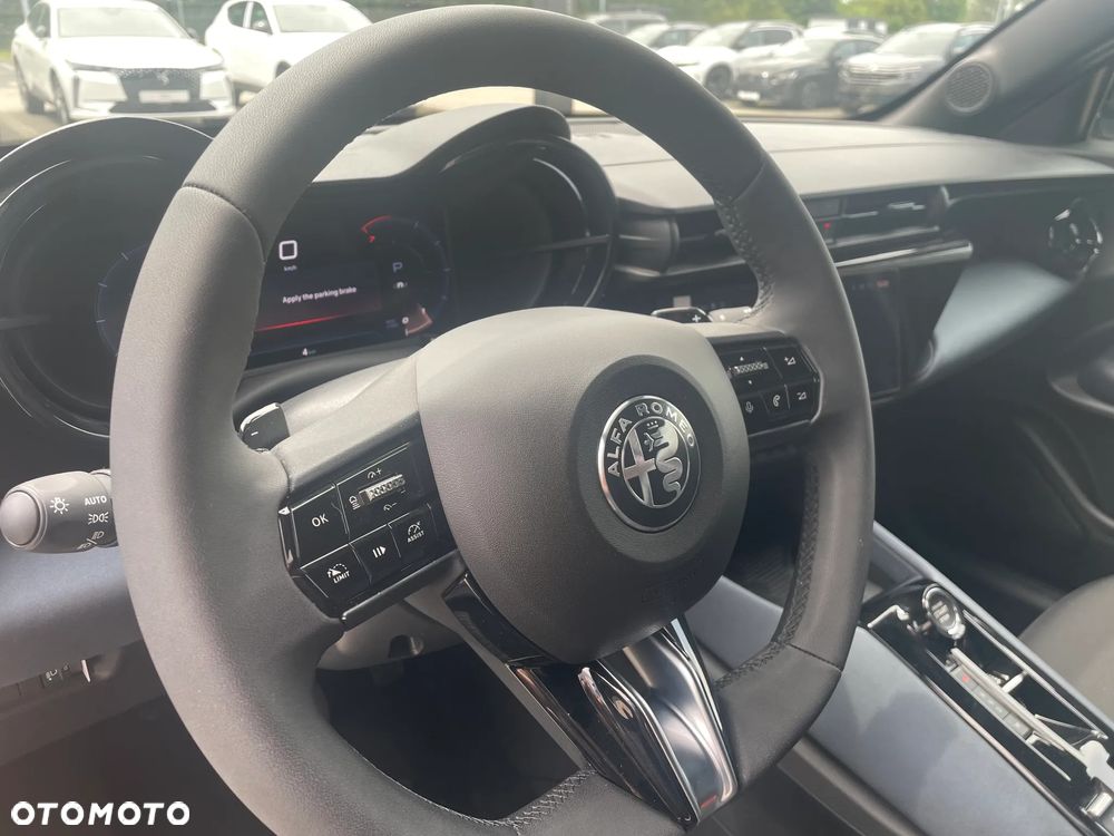 Alfa Romeo Junior 1.2 mHEV Ibrida eDCT - 9