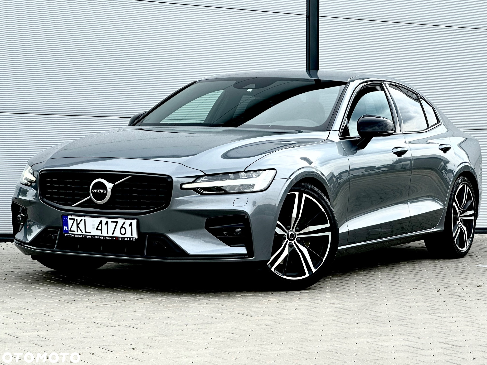Volvo S60 T5 R-Design - 3