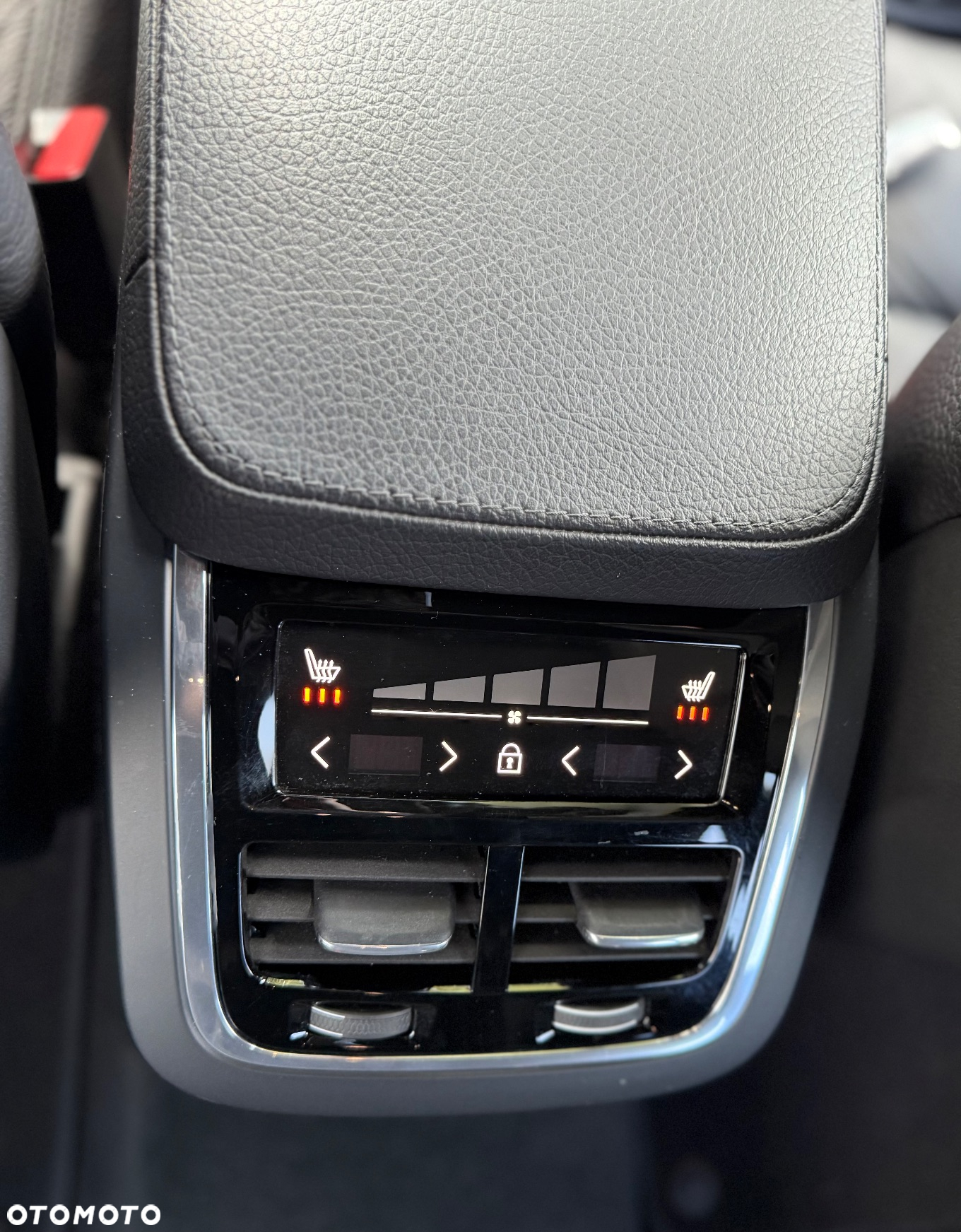 Volvo V90 Cross Country D4 AWD Geartronic Pro - 35