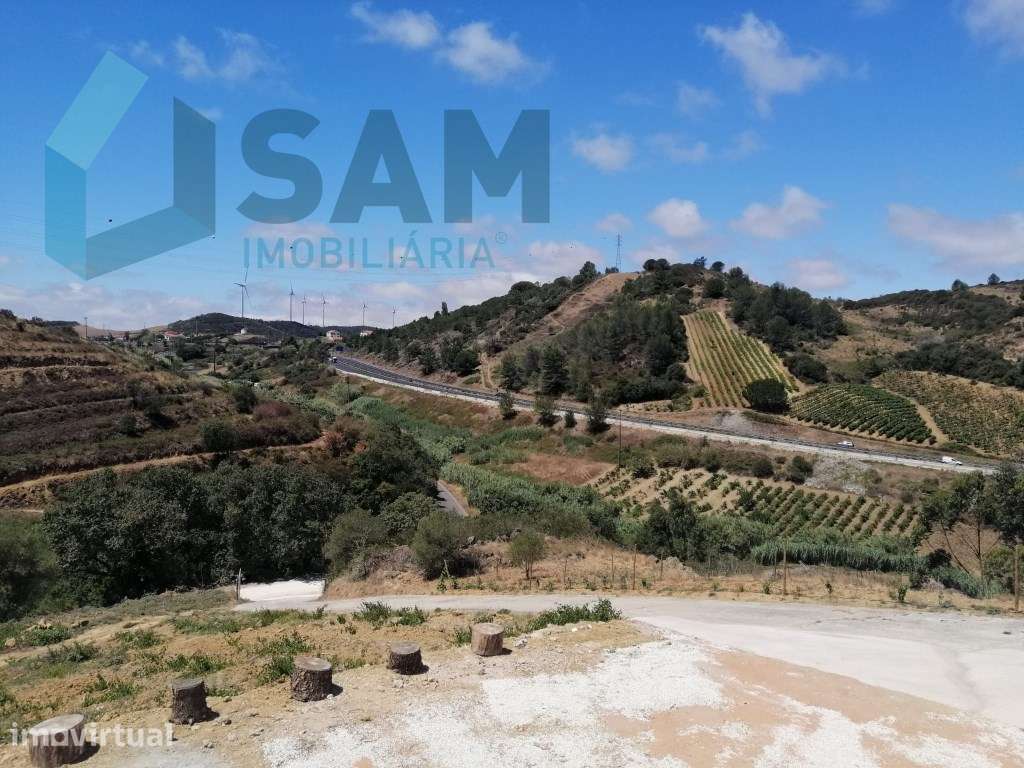 Propriedade ampla com casa para renovar 44.000 m2 Torres Vedras - Grande imagem: 4/27