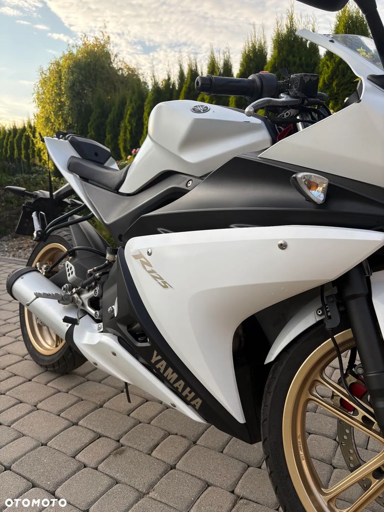 Yamaha YZF - 6