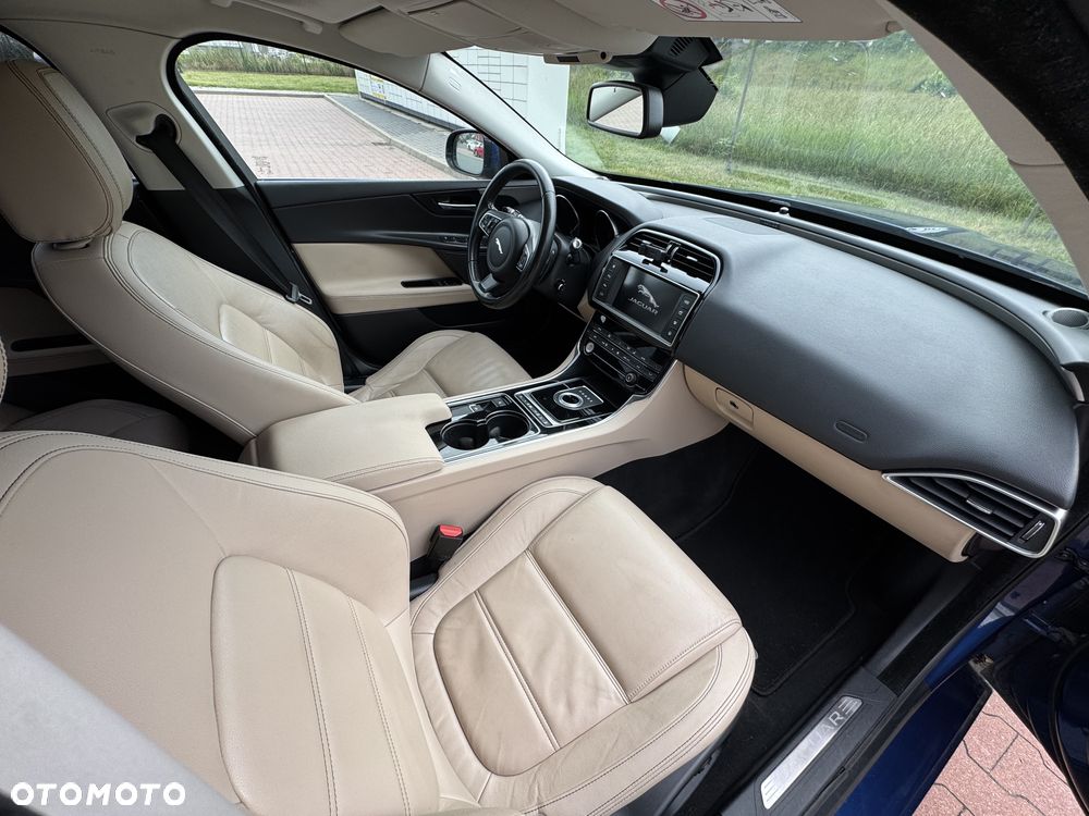 Jaguar XE 2.0 D Prestige - 2