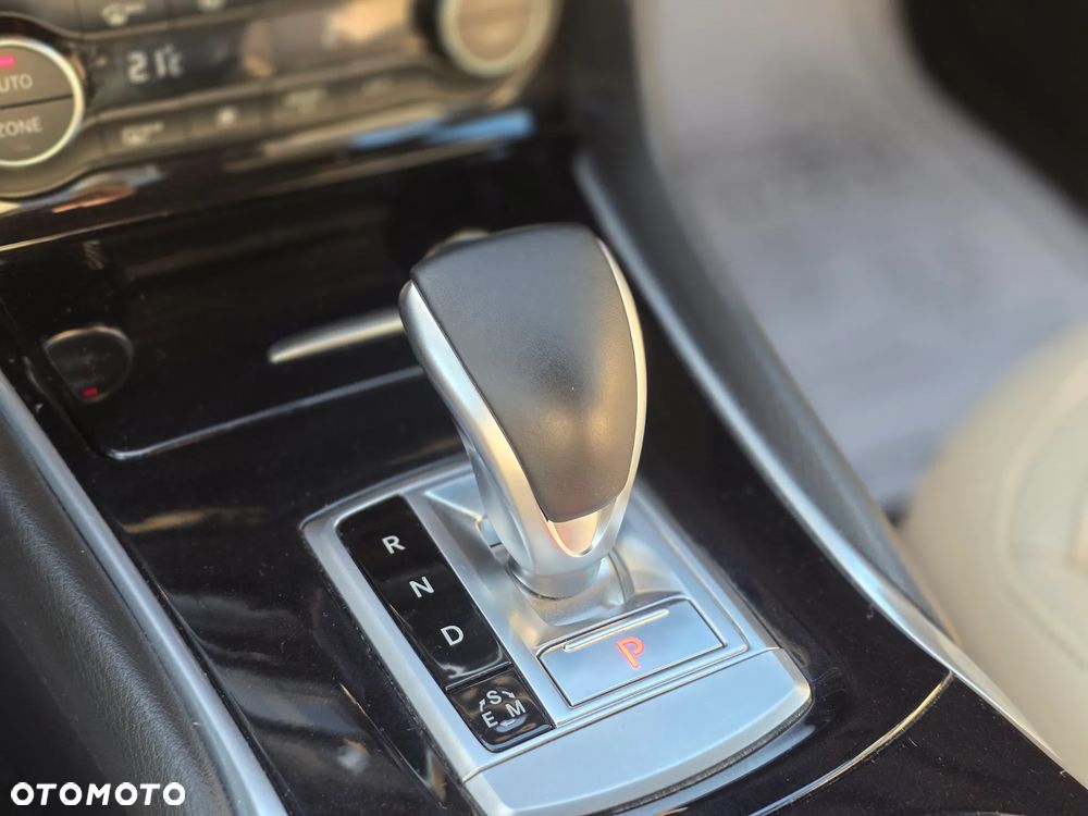 Infiniti Q30 2.2d Premium Tech 7DCT - 24