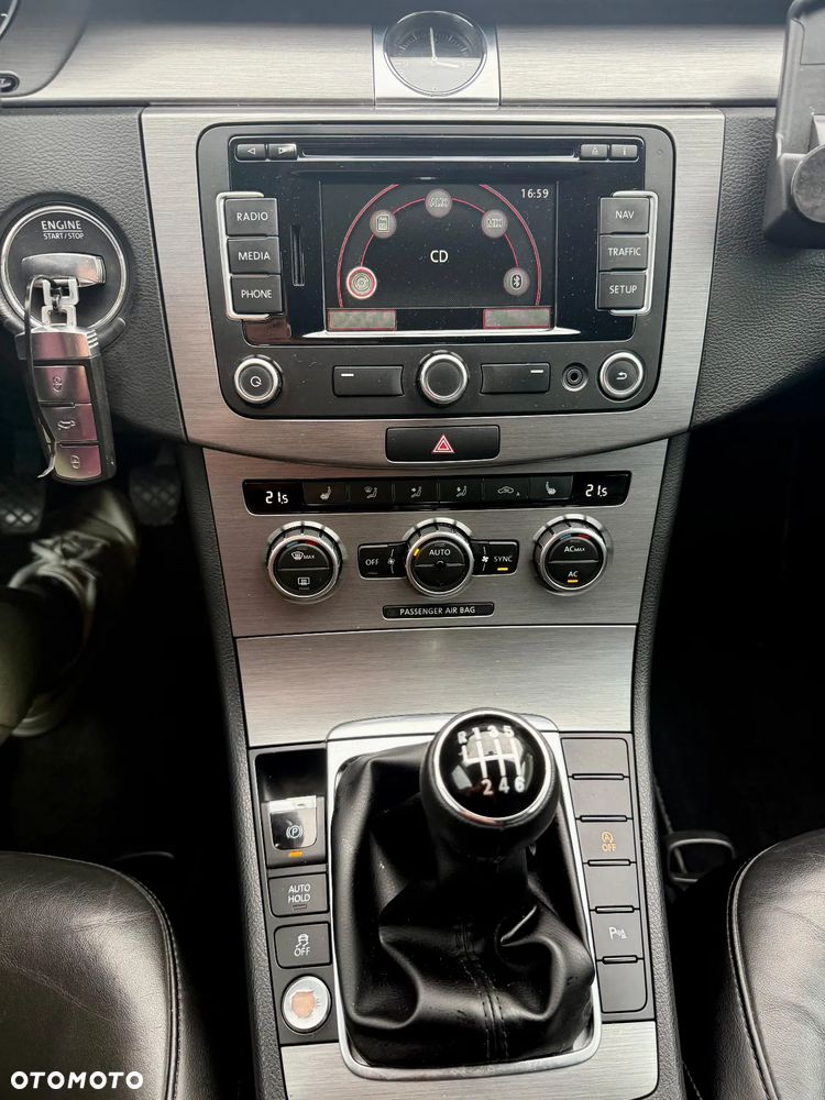 Volkswagen Passat 2.0 TDI Highline - 18
