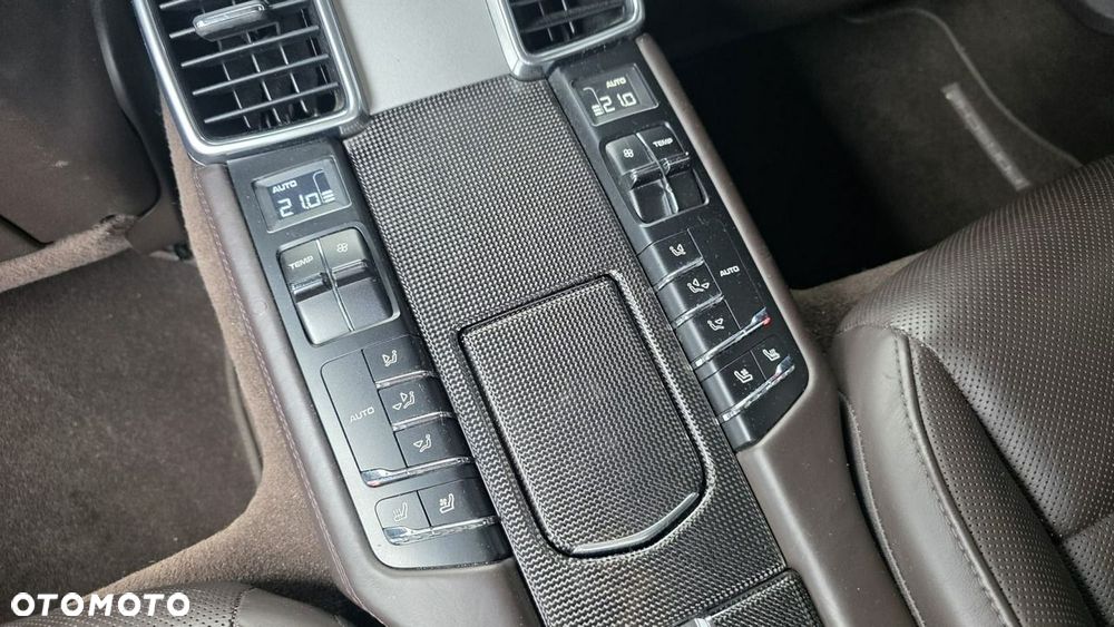 Porsche Panamera - 25