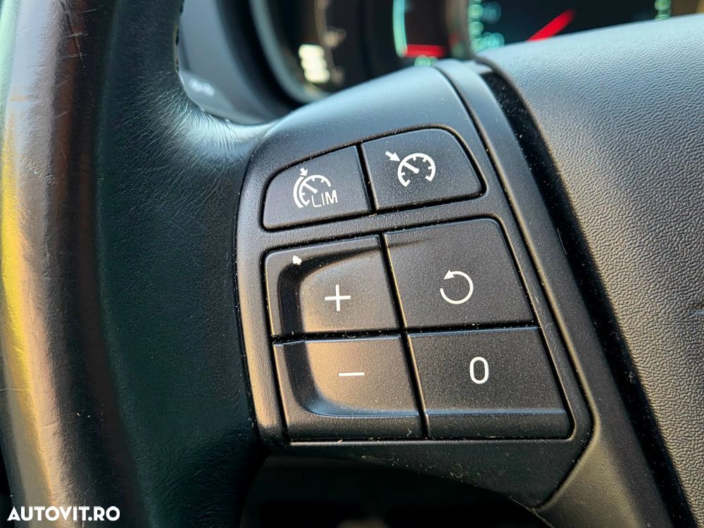 Volvo V40 D2 Kinetic - 19