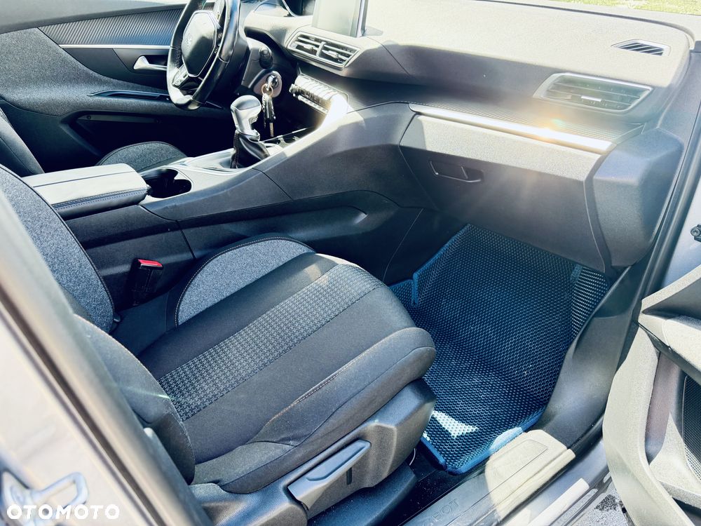 Peugeot 3008 - 17