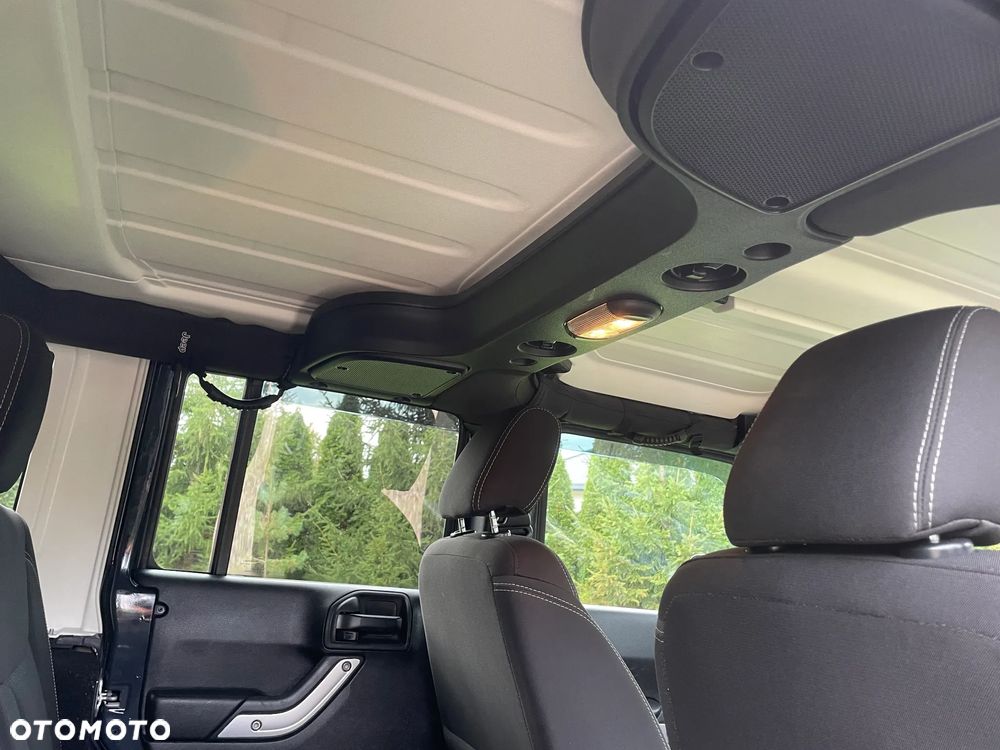 Jeep Wrangler 3.6 Unlim Sahara - 28