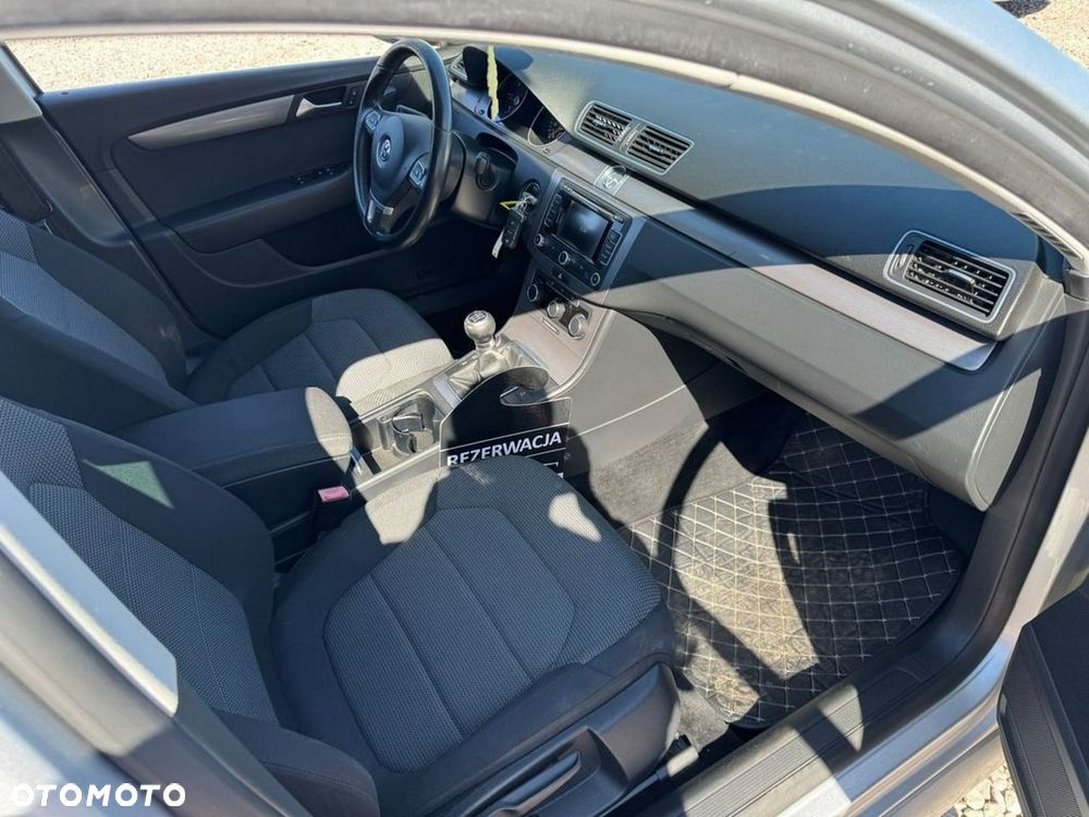 Volkswagen Passat - 12