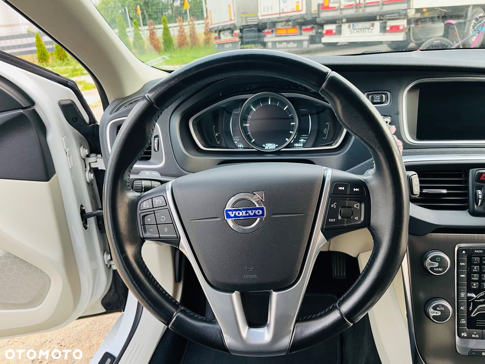 Volvo V40 D4 Drive-E Momentum - 9