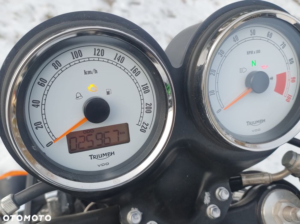 Triumph Thruxton - 8