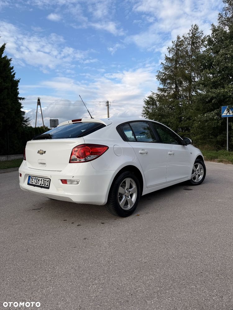 Chevrolet Cruze 1.6 LS - 23