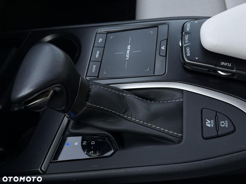 Lexus UX - 19