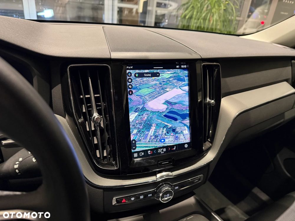 Volvo XC 60 B5 B AWD Plus Dark - 21