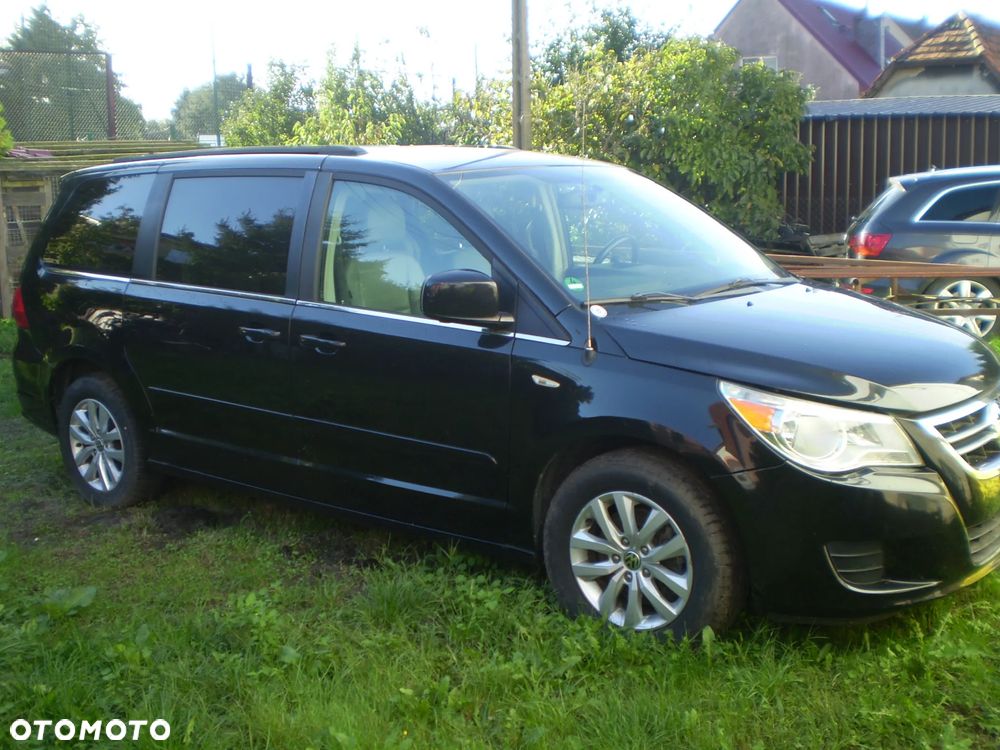 Volkswagen Routan - 1