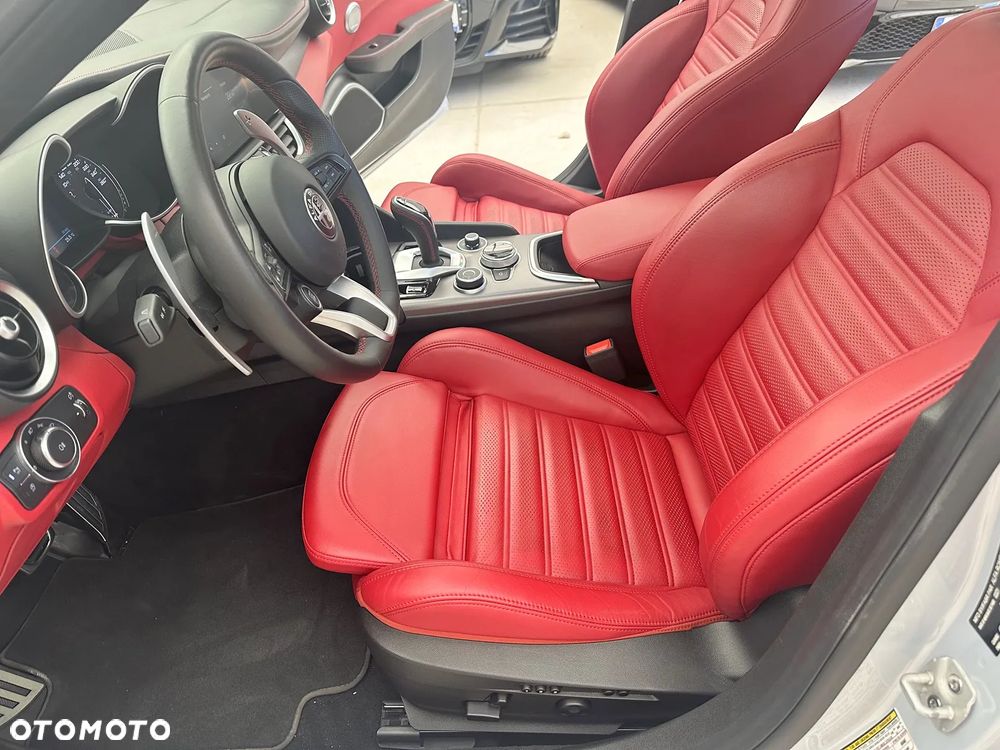 Alfa Romeo Giulia 2.0 Turbo Veloce Q4 - 8