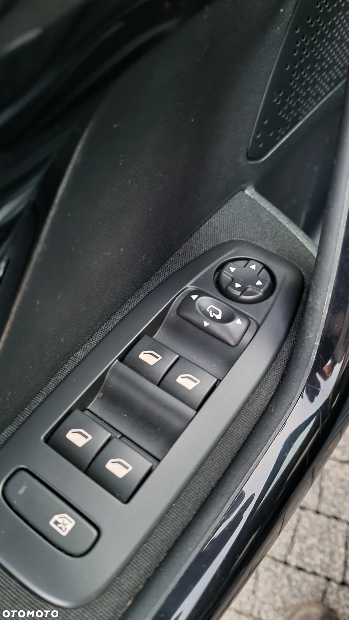 Peugeot 208 - 19