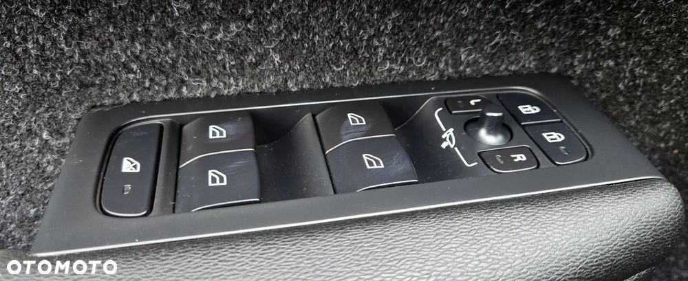 Volvo XC 40 T3 Momentum Pro - 36