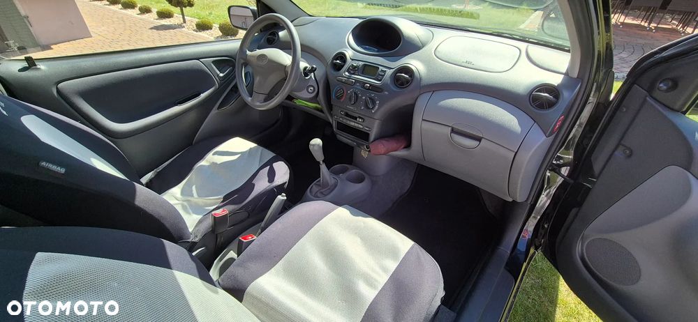 Toyota Yaris 1.0 Base - 6