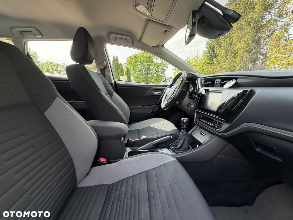 Toyota Auris 1.6 Premium - 6