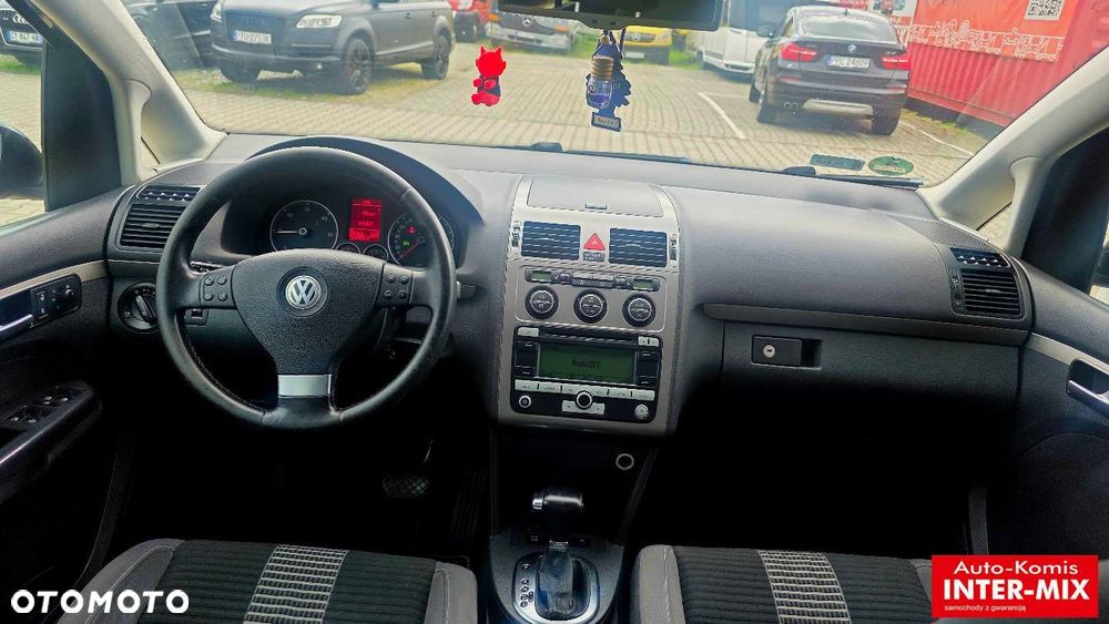 Volkswagen Touran - 28