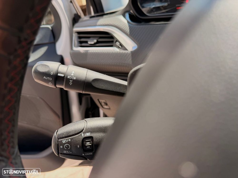 Peugeot 208 1.2 PureTech GT Line - 30