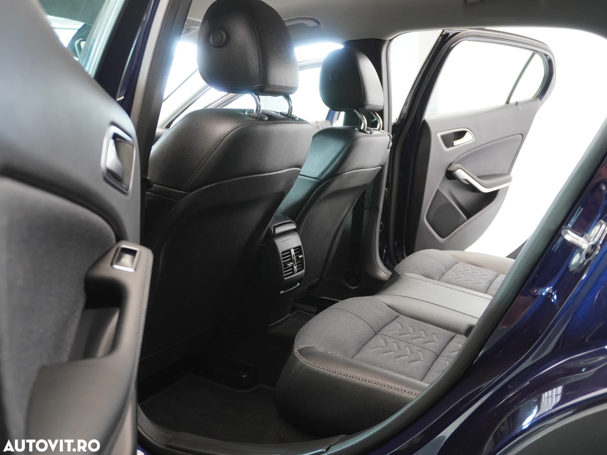 Mercedes-Benz GLA 200 d 7G-DCT Style - 18
