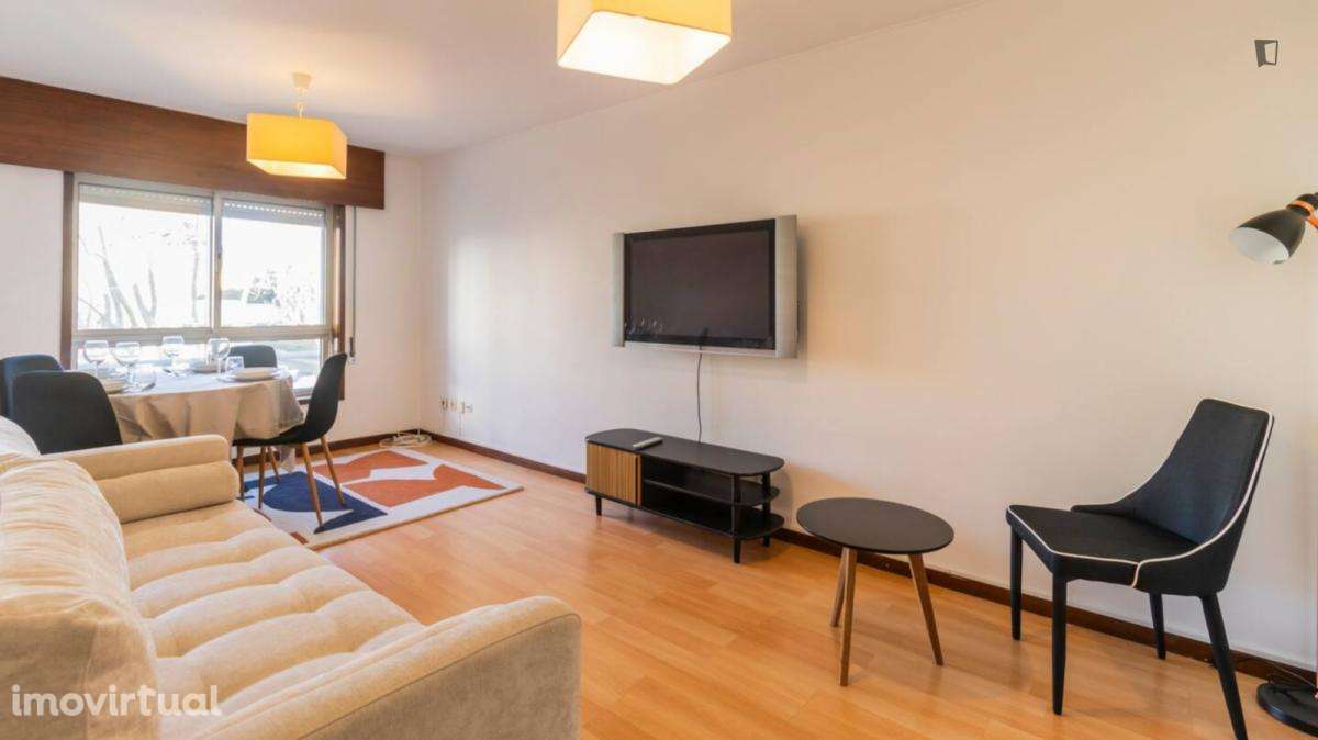 Apartamento com 1 quartos - localizado em Senhora da Hora Porto - Grande imagem: 2/8