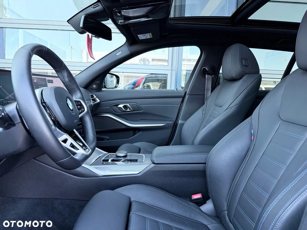 BMW Seria 3 320d xDrive M Sport - 32