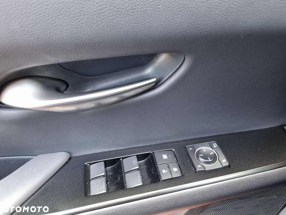 Lexus UX 200 GPF Business Edition 2WD - 23