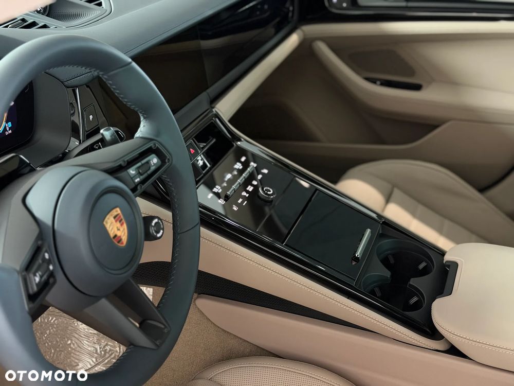 Porsche Panamera 4 - 24