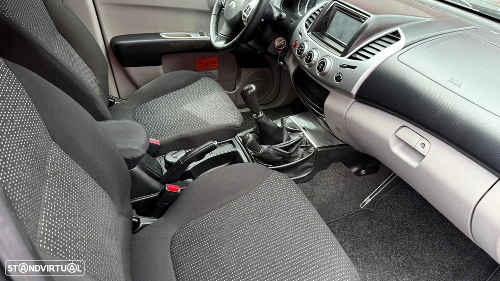 Mitsubishi L200 2.5 DI-D CD Invite CC 4WD - 11