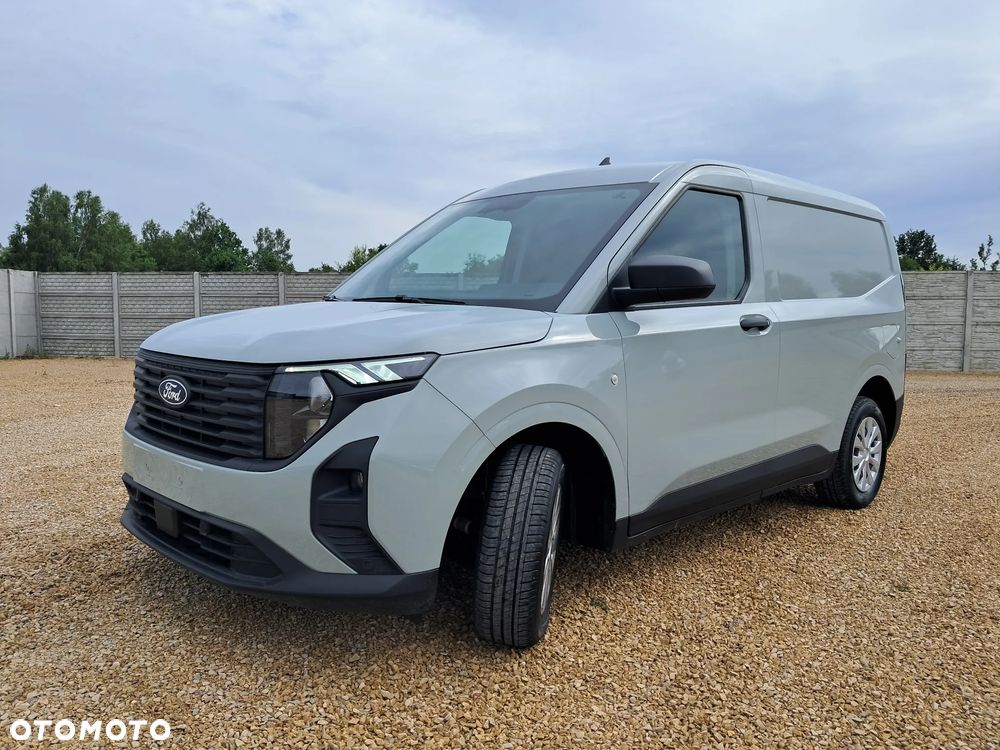 Ford Courier Van - 3