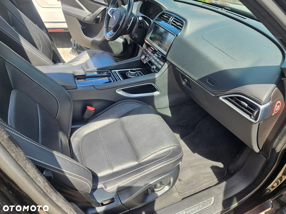Jaguar F-Pace 2.0 i4D AWD R-Sport - 15